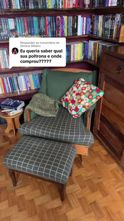 Respondendo a @Simone Ribeiro esse é um daqueles móveis com história! Mas vou te falar que já vi em vários antiquarios cadeiras nesse…