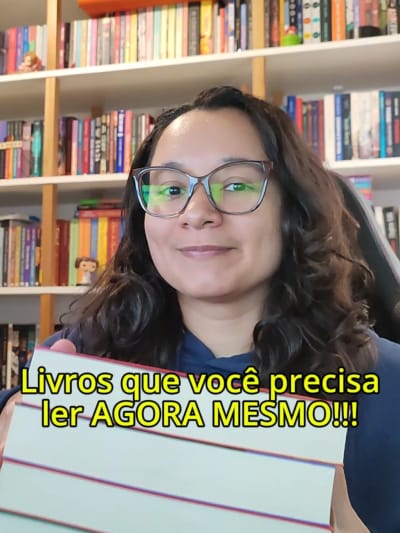 E aí, já decidiu qual vai ler em seguida? 😂😂😂 #BookTokBrasil #bookrecommendations #indicaçãodelivros #BookTrend #humor