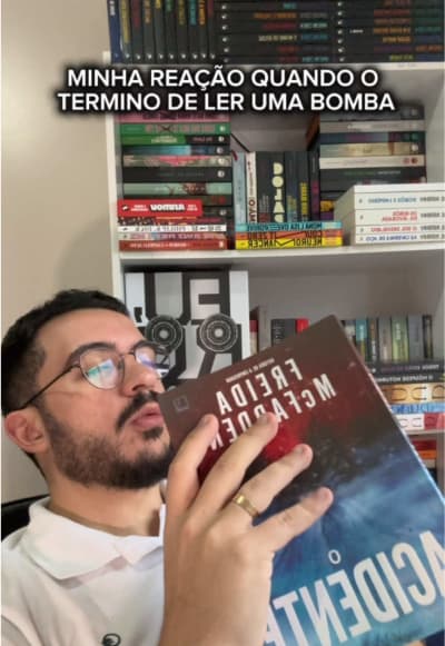 Quando você insiste até o final naquele livro ruim 😔 Ao menos você termina ele com propriedade pra falar mal kkkkkkk Já leram algum livro…