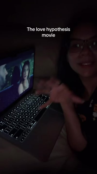 He’s such a robot I love it. Now this is a romcom!! #thelovehypothesis #thelovehypothesismovie