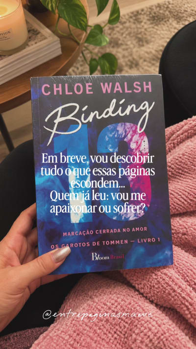 Ganhei Binding 13 de aniversário e desde que ele chegou por aqui a curiosidade só aumenta. 👀💙📖 Ainda tenho outras histórias me…