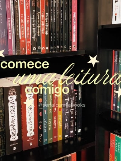 Comece uma leitura comigo, amigas💖 O livro escolhido é A luz da canção, da autora Loira Buffini, publicado pela @Editora Mood 💖💖 A capa…