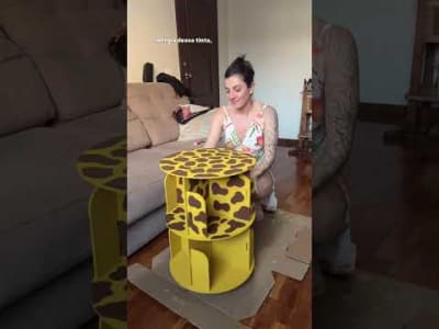 Pintando a minha estante giratória de livros #booktok #estantedelivros #estantes #booktube