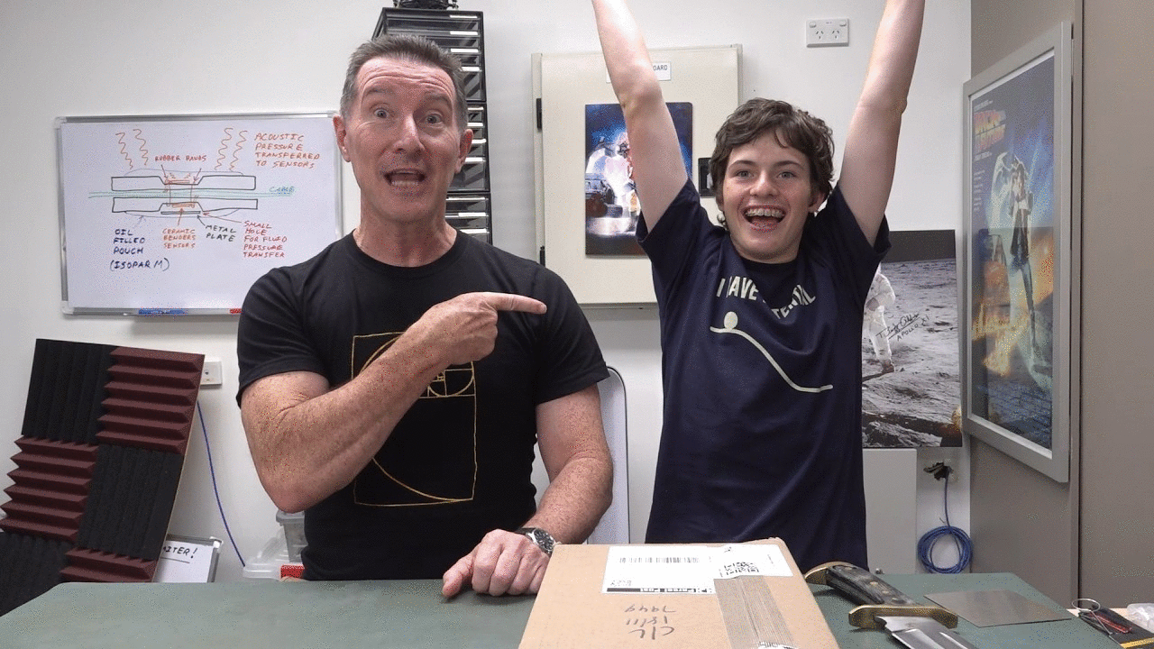 EEVblog 1725 - Mailbag: with special guest Sagan!