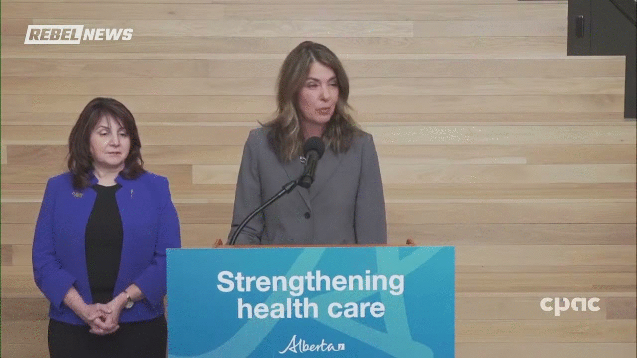 Premier Smith defends plan to hold Alberta immigration referendum