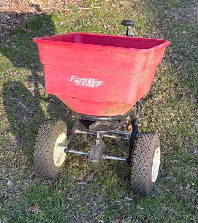 EarthWay Pull Behind Lawn Seeder