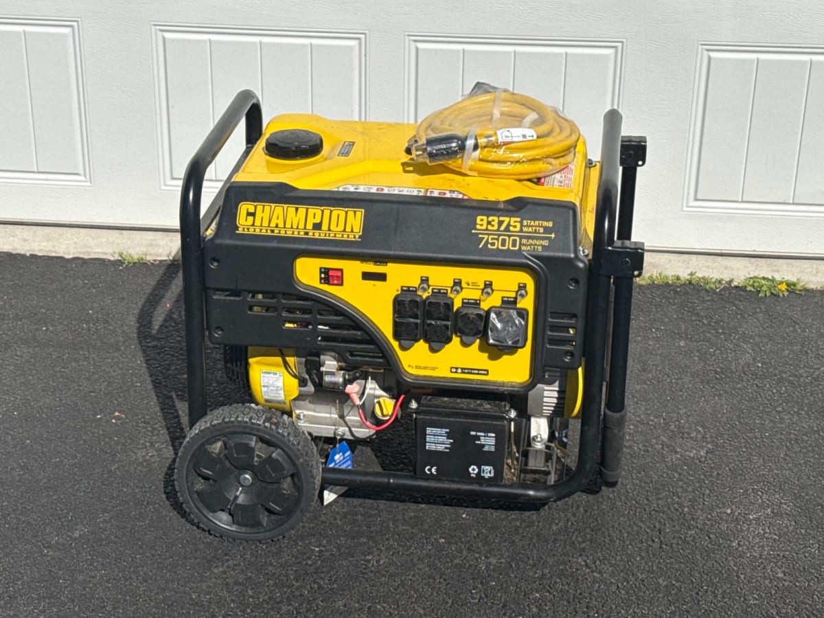 Champion 7,500 Watt Gas Generator
