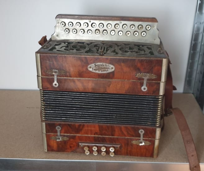 8bass accordéon - atelier-musée collection