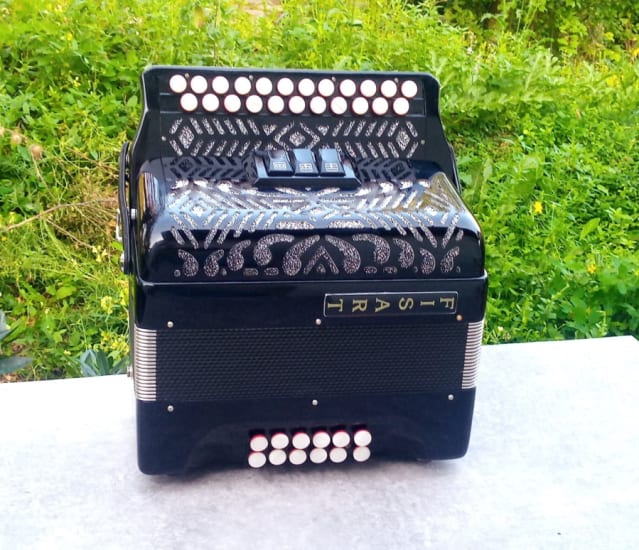 4 voix accordéon - atelier-musée collection