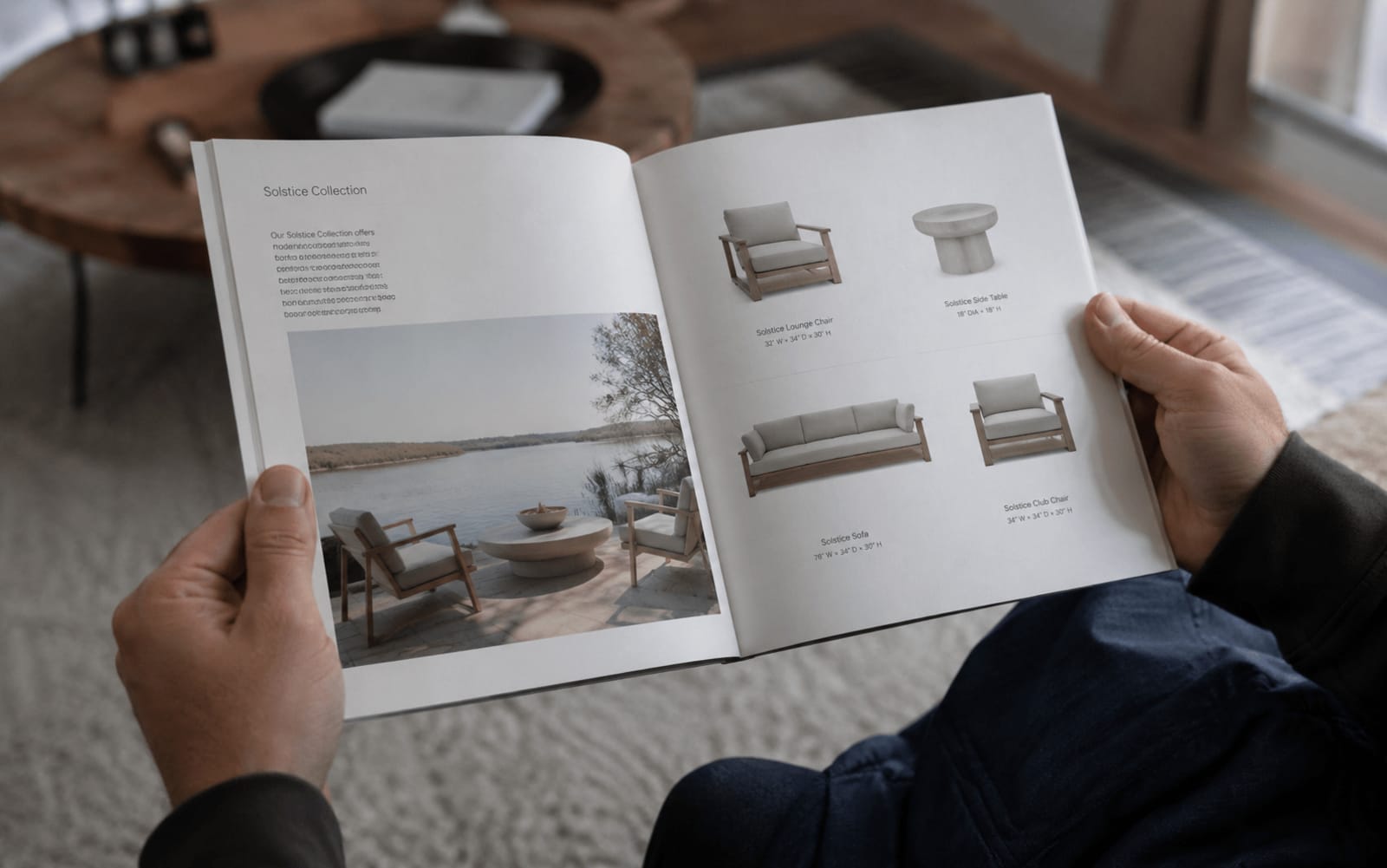 Nhiều cuốn catalogue với các kích thước khác nhau đặt cạnh nhau để so sánh