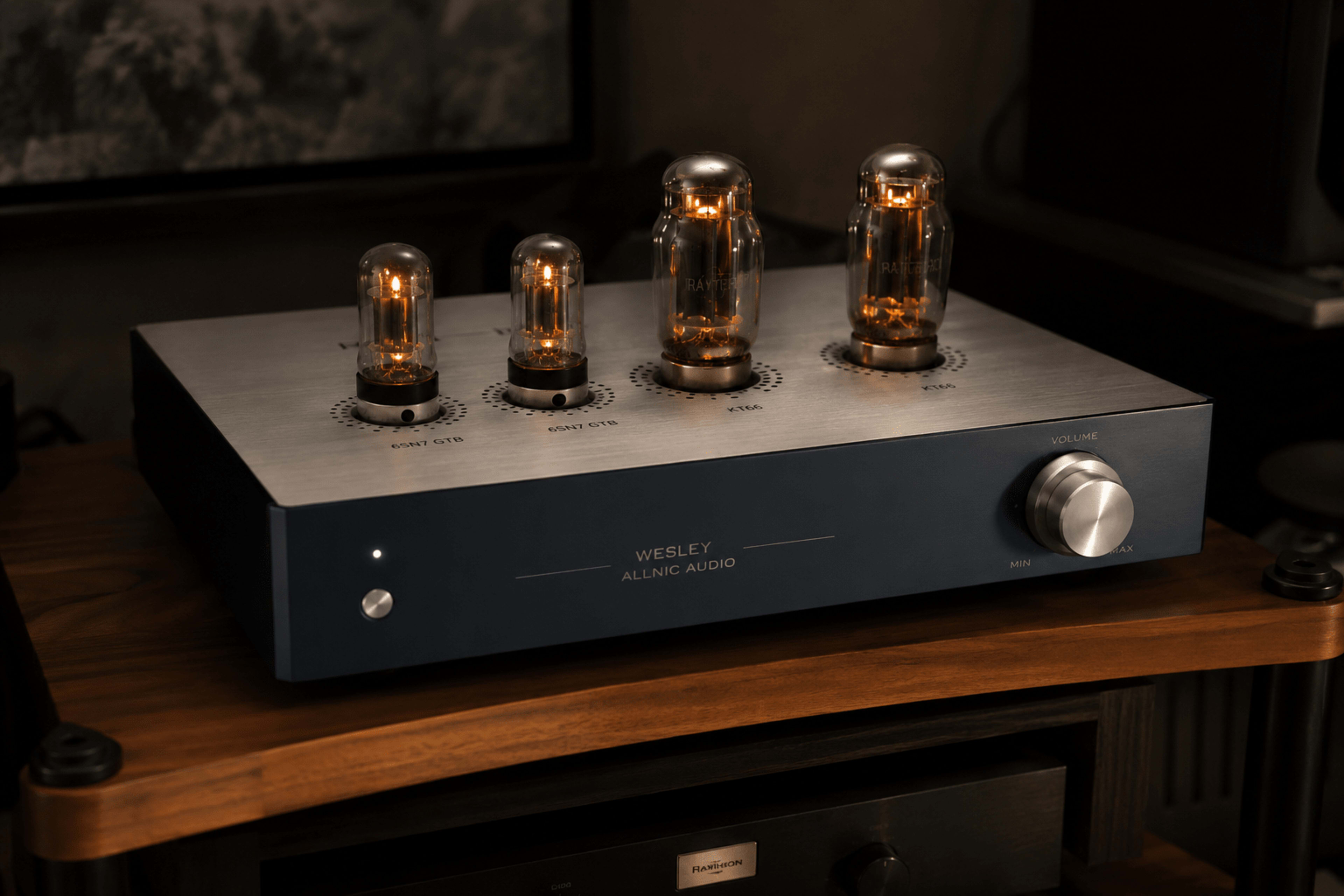 Tube amplifier với đèn glowing soft amber