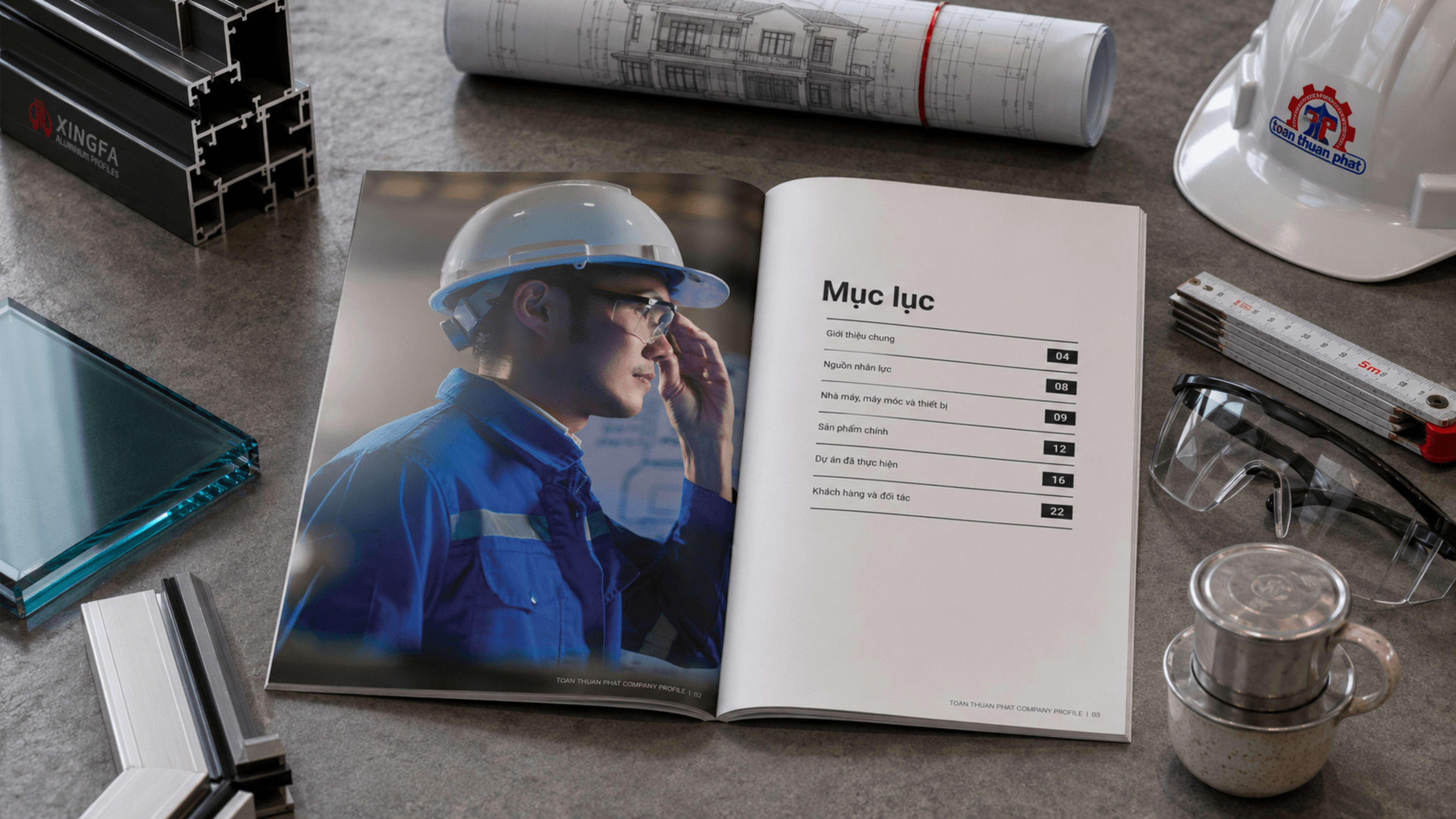 Editorial chân dung kỹ sư hard-hat + safety glasses · Mục lục — 6 chương: Giới thiệu chung, Nguồn nhân lực, Nhà máy-máy móc, Sản phẩm chính, Dự án đã thực hiện, Khách hàng và đối tác