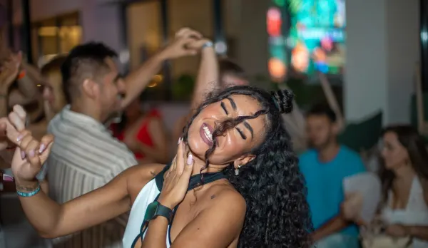 Luna The Latin Action Salsa y Bachata   Bachata Social ob9n2c 2d7a28