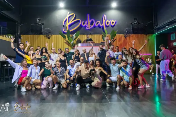 foto alumnado taller de bachata bubaloo   The Latin Action Salsa y Bachata   Juan Carlos y Luna wwbezy