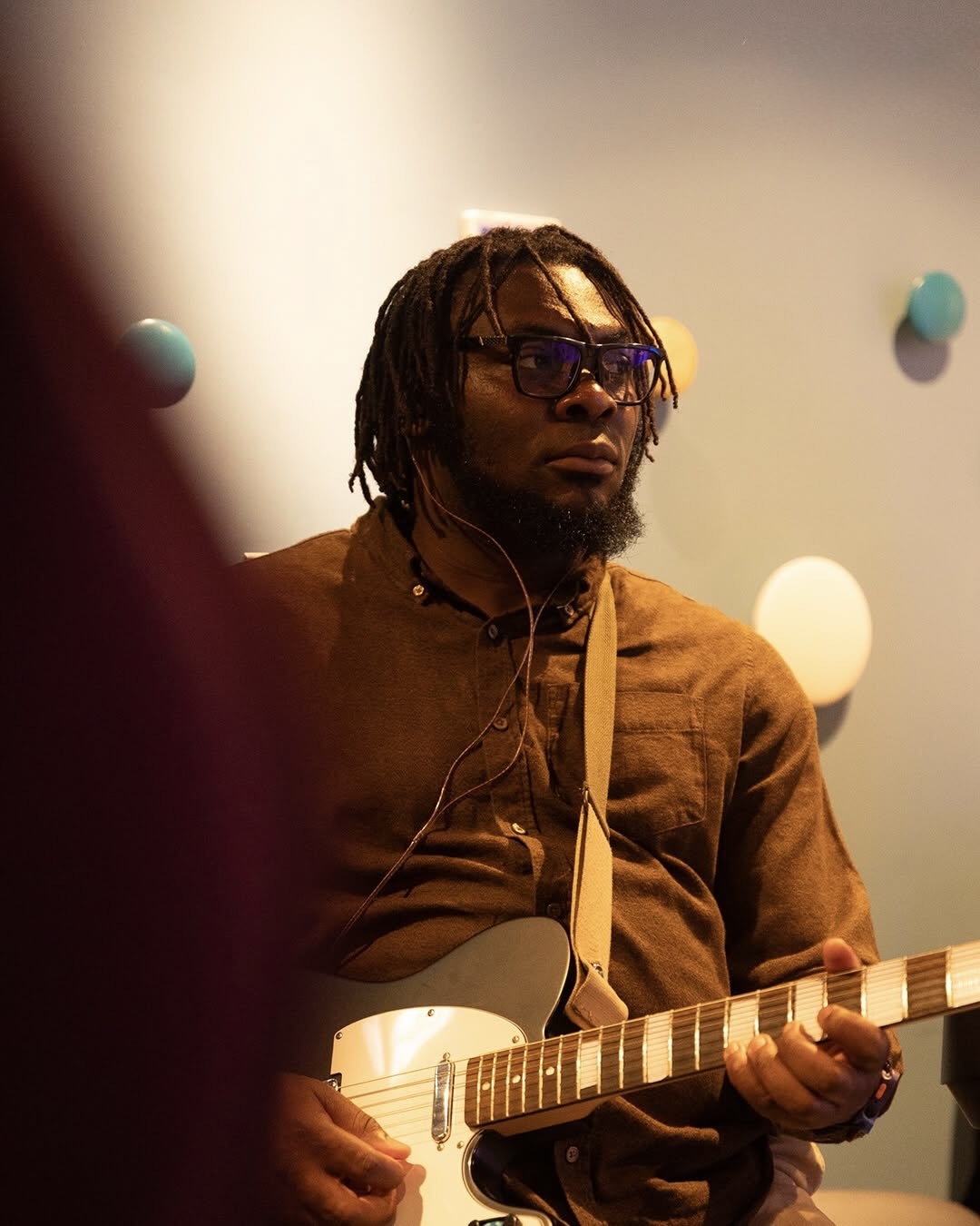 Sammdara playing guitar