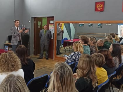 Краснодар. Коммунист-депутат Иван Жилищиков встретился с учителями Детского морского центра