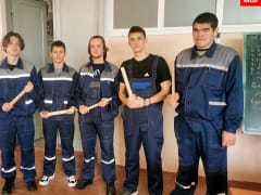 Студенты АИСТа изготовили 20 деревянных ручек для военнослужащих зоны СВО