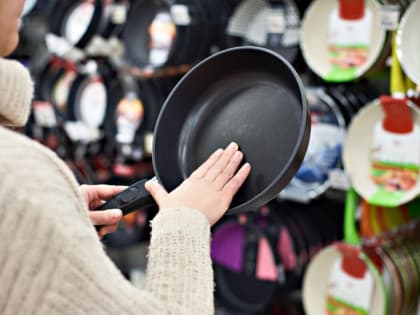 Больше никогда не готовьте на такой сковороде: врач-токсиколог предупредил об опасности вашей любимой кухонной посуды