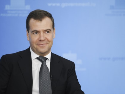Медведев призвал правительство не использовать нерусские слова