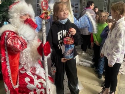 Депутаты Роман Кирюшин, Валерий Черняковский и Александр Оробей оказали помощь в организации праздничных мероприятий для детей округа