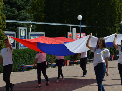 С днем рождения, флаг России!