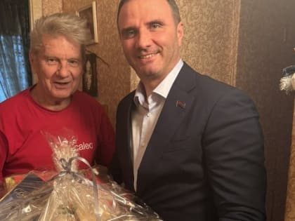 Роман Кирюшин и Валерий Черняковский поздравили ветеранов своих округов с Днем освобождения Ленинграда от блокады