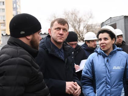 Евгений Наумов проверил ход строительства детской поликлиники в мкр. Гидростроителей