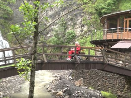 В Сочи стартовал пилотный проект по организации экскурсионного отдыха для больших групп инвалидов-колясочников