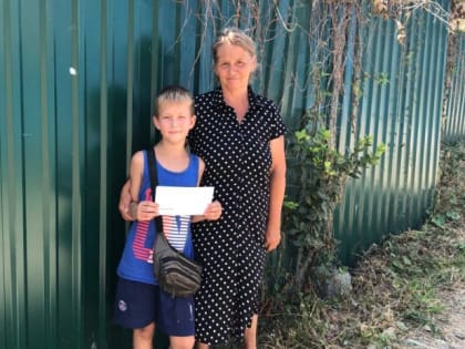 Сочи единороссы продолжают участие в традиционной акции «Собери ребёнка в школу»