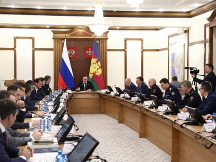 Сергей Дормидонтов и исполняющий обязанности прокурора Щербиновского района Виталий  Дубовицкий  приняли участие в заседании оперативного штаба