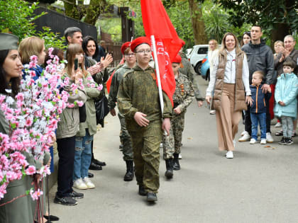 В Сочи проходит акция «Парад у дома ветерана»