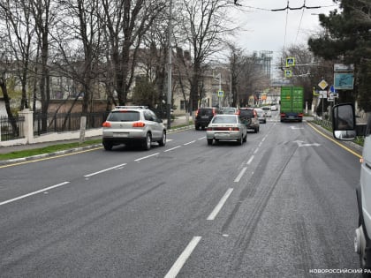 Жителям Новороссийска объяснили скорость исчезновения свежей разметки