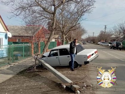 Не справился с управлением: на Кубани пьяный водитель на ВАЗе снес электроопору