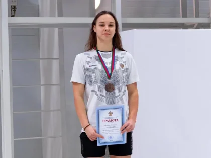 10 медалей привезла Виктория Савенкова с чемпионата и первенства края по плаванию