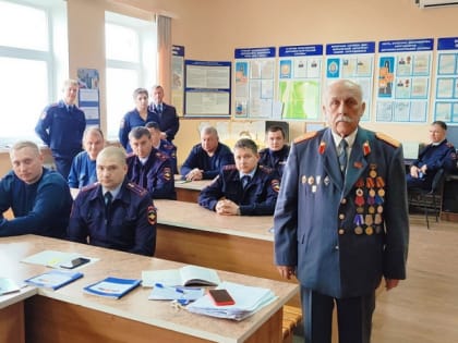 Ветеран ГАИ встретился с ейскими автоинспекторами