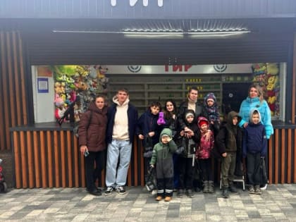 Елена Дорогинина поддержала соревнования по стрельбе из пневматической винтовки