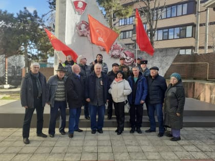 Абинский район. Активисты КПРФ организовали автопробег и поздравили ветеранов и детей с праздником