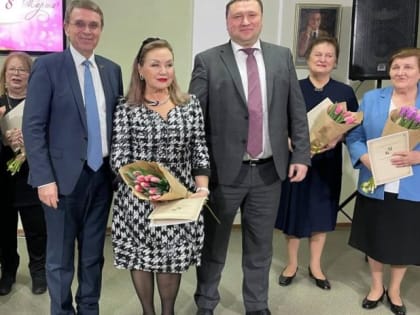 Депутаты округа «Лазаревский» поздравили женский актив Лазаревского района с 8 марта