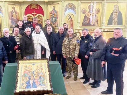 В День памяти жертв политических репрессий Свято-Никольский собор посетили казаки