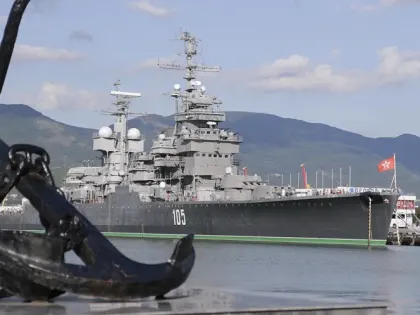 «Выстрел памяти» в честь героических воинов-малоземельцев произведут с крейсера-музея «Михаил Кутузов»