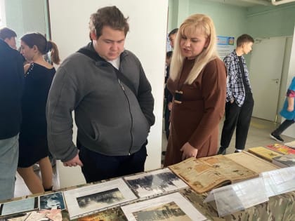 Проведена выездная выставка «Не забудем подвиг земляков»