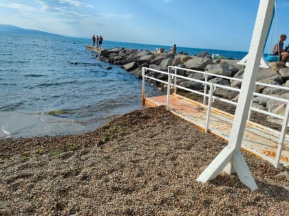 В Новороссийске на пляже в Мысхако пока лучше не купаться. А вообще – можно?