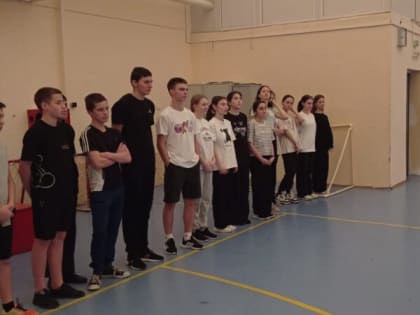 Сегодня в воздухоопорном комплексе ученики 9 классов МОАНУ СОШ №19 имени героя России С.А. Наточего приступили к выполнению нормативов ГТО