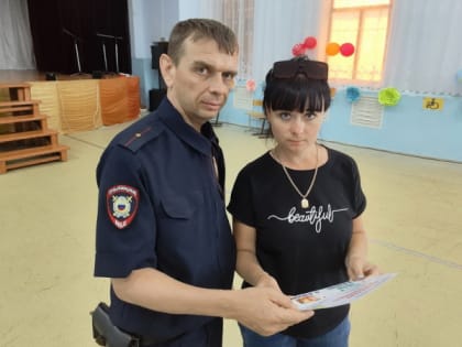 Полицейские Ейска приняли участие в сходе граждан