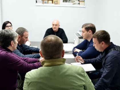 Депутаты избирательного округа «Макаренко» помогли  в ремонте помещения ТОС«Заречный»