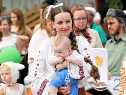 С начала 2023 года краевой материнский капитал получили более 2,1 тысячи многодетных семей Кубани