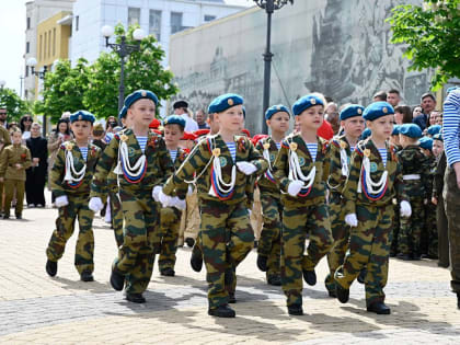 Самые маленькие патриоты прошли торжественным маршем: в Новороссийске состоялся смотр строя и песни «Бравые солдаты»