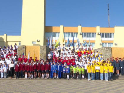 ЛИНЕЙКУ ОБЩЕСТВЕННЫХ ОБЪЕДИНЕНИЙ ШКОЛЬНИКОВ ПРОВЕЛИ В НОВОРОССИЙСКЕ