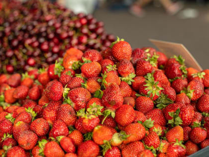 За сезонными ягодами — на ярмарки выходного дня