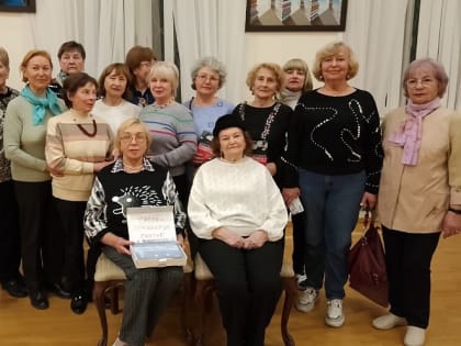 Новороссийский клуб пенсионеров «Счастье» передал планшет для бойцов СВО